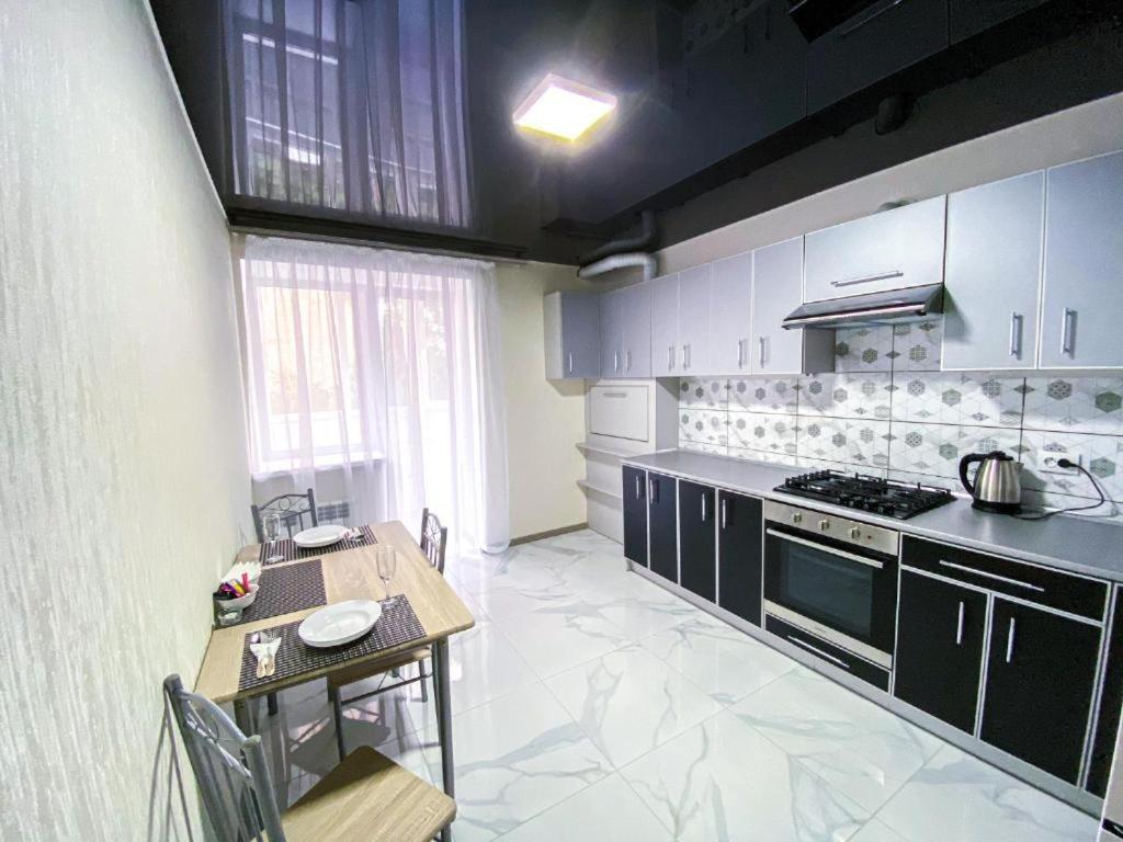Apartpoltava 2 Окремі Кімнати, Новобудова, Два Великих Ліжка Центр, Корпусний Сад المظهر الخارجي الصورة